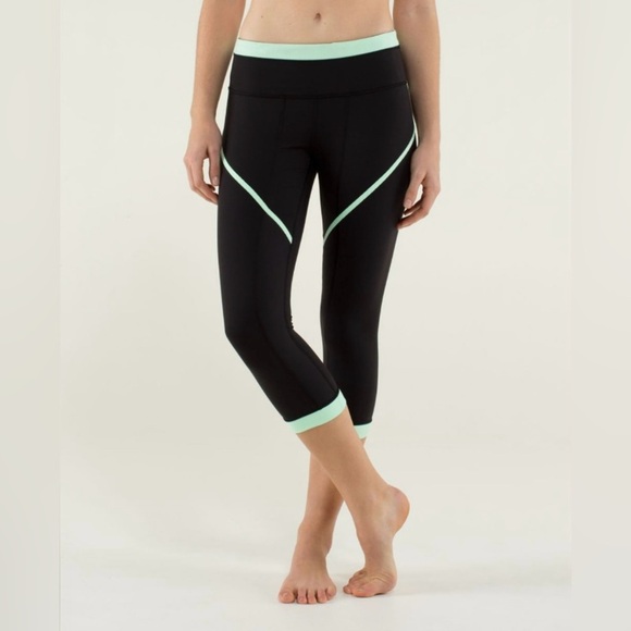 Lululemon Roll Out Crop Leggings in Black and Fresh Teal - Picture 3 of 12